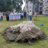 আলফাডাঙ্গায় নিষিদ্ধ চায়না জাল পুড়িয়ে দিলেন ভ্রাম্যমাণ আদালত