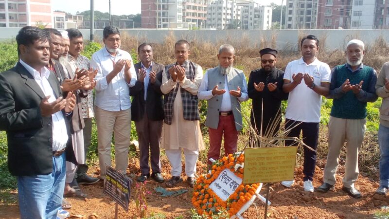 গাজীপুরে প্রয়াত সাংবাদিক নজরুল ইসলাম বাদামীর কবর জিয়ারত করেলেন আরজেএফ পরিবার