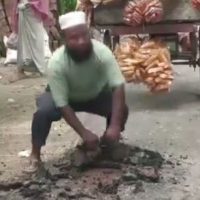 হাত দিয়ে টান দিলেই উঠে সড়কের কার্পেটিং !  আলফাডাঙ্গায় সড়ক সংস্কারে অনিয়মের অভিযোগ