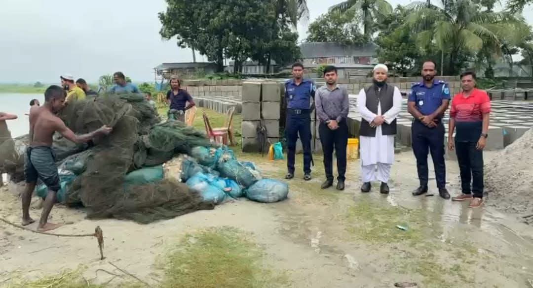 আলফাডাঙ্গায় গোপালপুর বাওড়ে অবৈধ জাল বিরোধী অভিযান