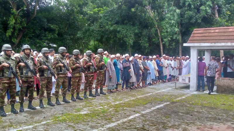 মাইলস্টোন স্কুল অ্যান্ড কলেজে বিমান দুর্ঘটনায় নিহত শিক্ষার্থী রাইসা মনি ফরিদপুরে দাফন সম্পন্ন 